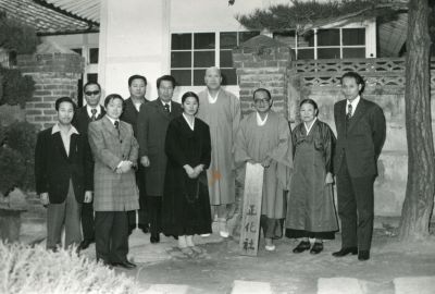 정화사 간판 내릴 때 (문화회관 건립 기공식 때)